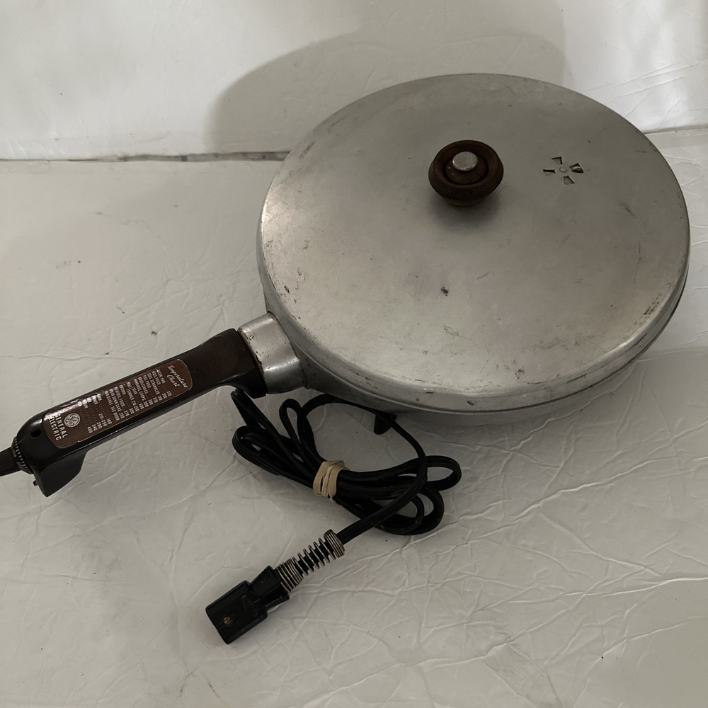 Vintage GE General Electric 11.5" Electric Fry Pan Skillet With Lid Cord 16C120